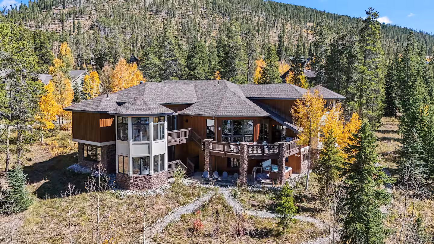 Mackenzie's Highlands Ridge Retreat